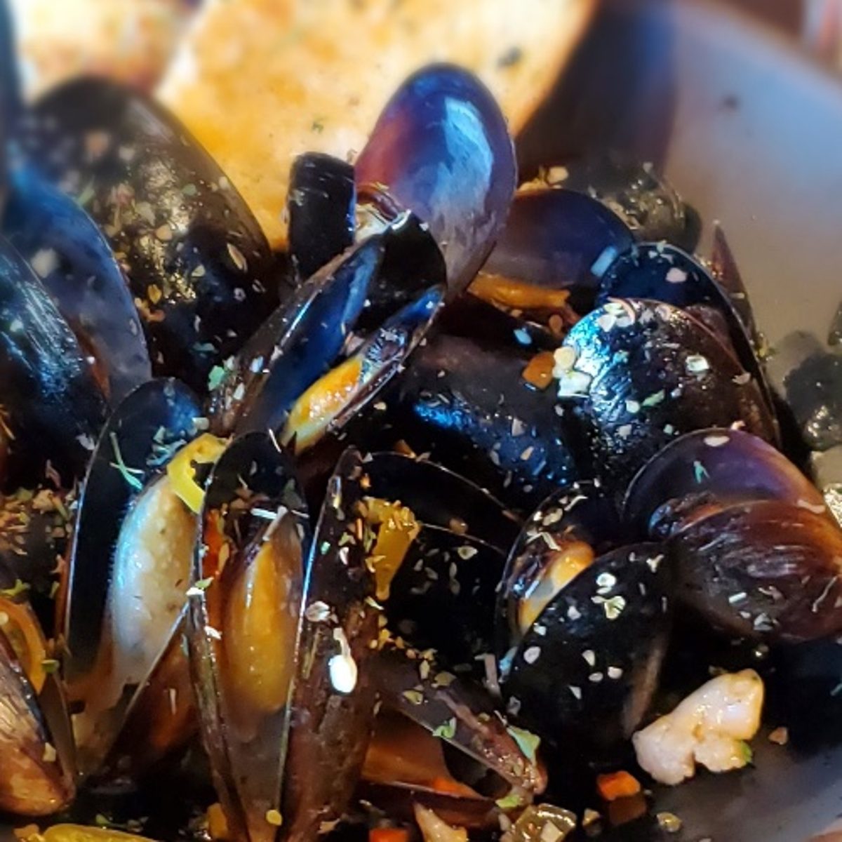 Wine Braised Mussels