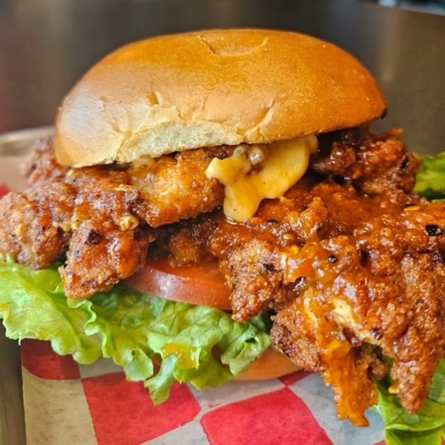 Chicken Sandwich (Original or Nashville Hot).